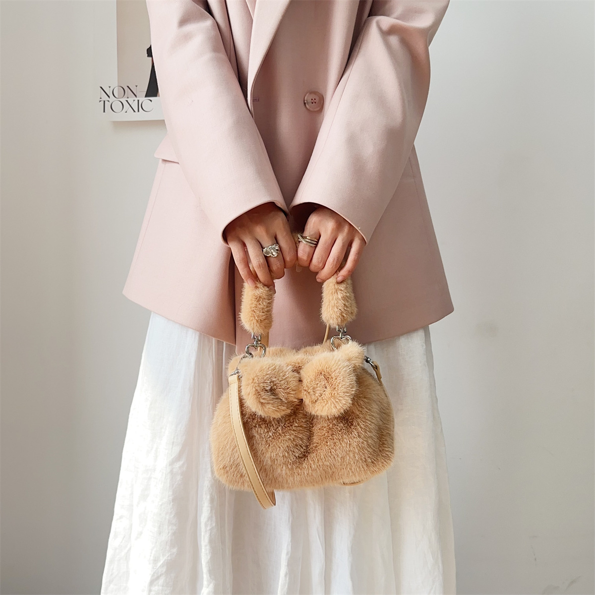 Shoulder Bag, New Plush Handbag For Autumn And Winter 2024, Fashionable And Popular Bow-knot Versatile Lady's High-end Crossbody Bag._voghion.com