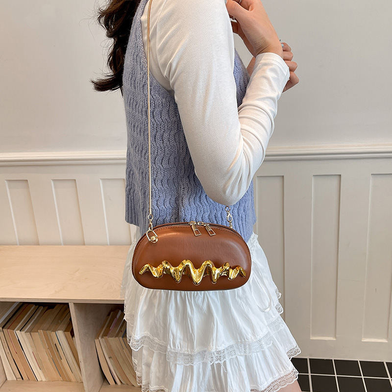Personalidad transfronteriza ondulada mano mano bolsa de cena mujer 2025 nueva moda cadena bolsa de hombro bolsa de caja diagonal