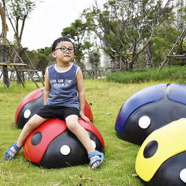 玻璃钢仿真甲虫装饰井盖卡通七星瓢虫园林景观甲壳虫幼儿园大摆件