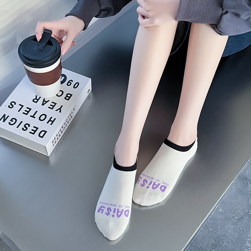 Calcetines de barco de algodón no caen tacones, calcetines cortos de color superficial, absorción de sudor, calcetines transpirables, calcetines de mujer anti-balling, Zhuhai al por mayor.