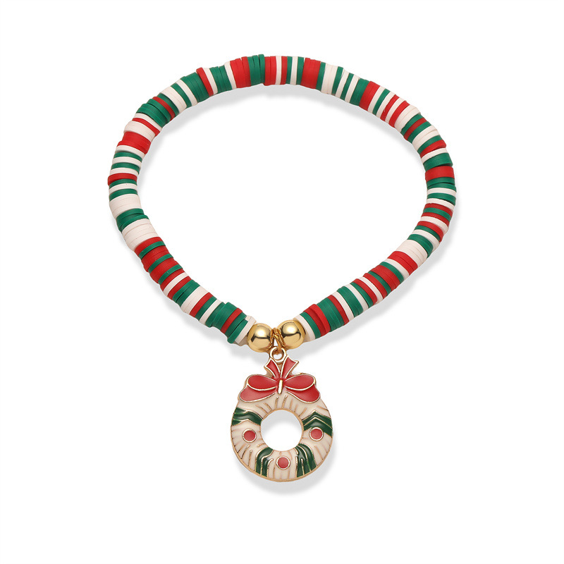Fabricante de pulseras navideñas con cuentas de arcilla suave populares en Europa y América, chapado en aleación, con diseño de gota de aceite y campana de árbol de Navidad, en stock.