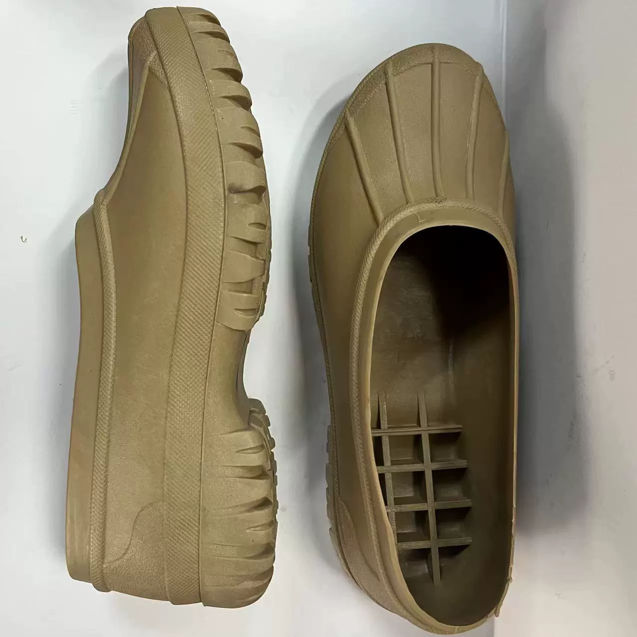 Материал обуви Дунгуань Материал TPR обуви оболочки может быть теплой дождь обувь Мартин ботинок стиль и регулируемый цвет