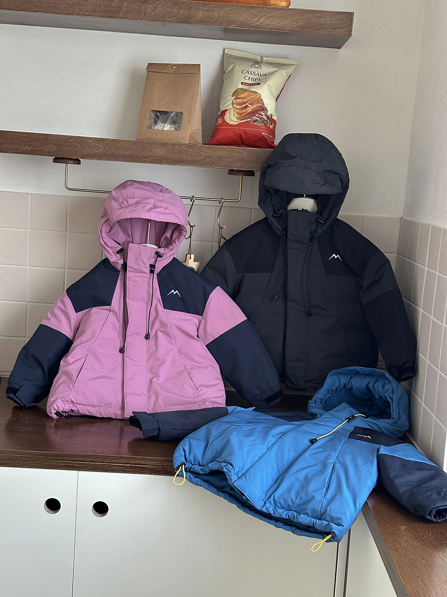 Niños invierno ropa de invierno al aire libre hombres y mujeres ropa de asalto de seda pluma ropa de niños calentamiento invierno abrigo al por mayor