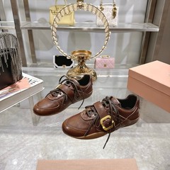 高端女鞋2025新款真皮复古时髦休闲平底皮带扣德训鞋时尚单鞋