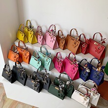 �羳����Ů�����������K������¿�r�Іμ�б����|��Ůʿ�����