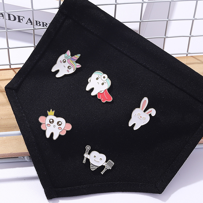 Cartoon Style Pin Alloy Stoving Varnish Unisex Brooches display picture 9