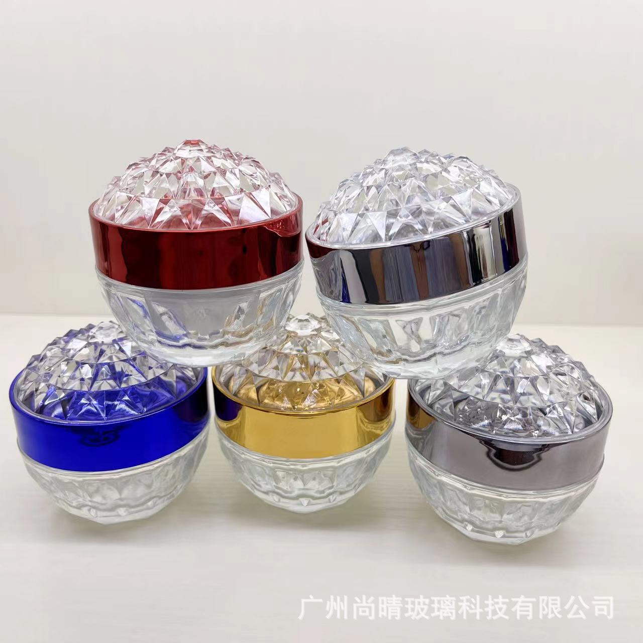 En stock suministro de 30ml botella de loción de vidrio botella de base líquida botella de prensa cuadrada esencia de aislamiento crema sub-botella