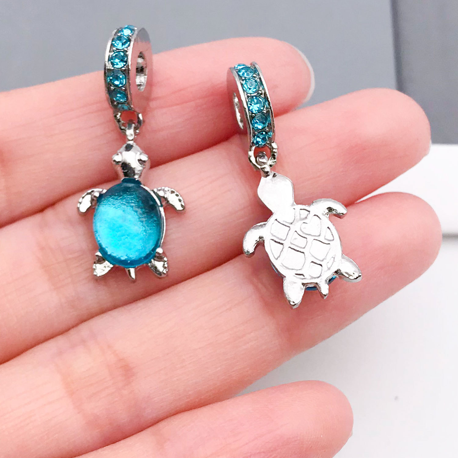 19830-YC-蓝色古银锌合金点砖海龟吊坠30x12孔5m