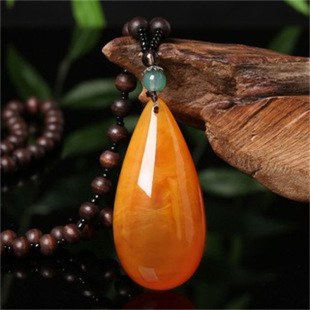 Old beeswax pendant sweater chain retro amber water drop carving ethnic style blood peeper safe buckle necklace accessories live