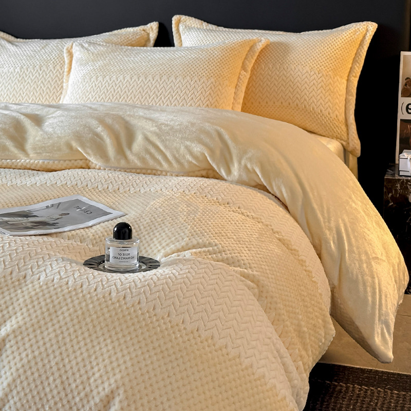 Otoño e invierno engrosado tallado leche de cama de cuatro piezas conjunto de sábanas de coral cubierta de cama de tres piezas conjunto de alto valor de ropa de cama