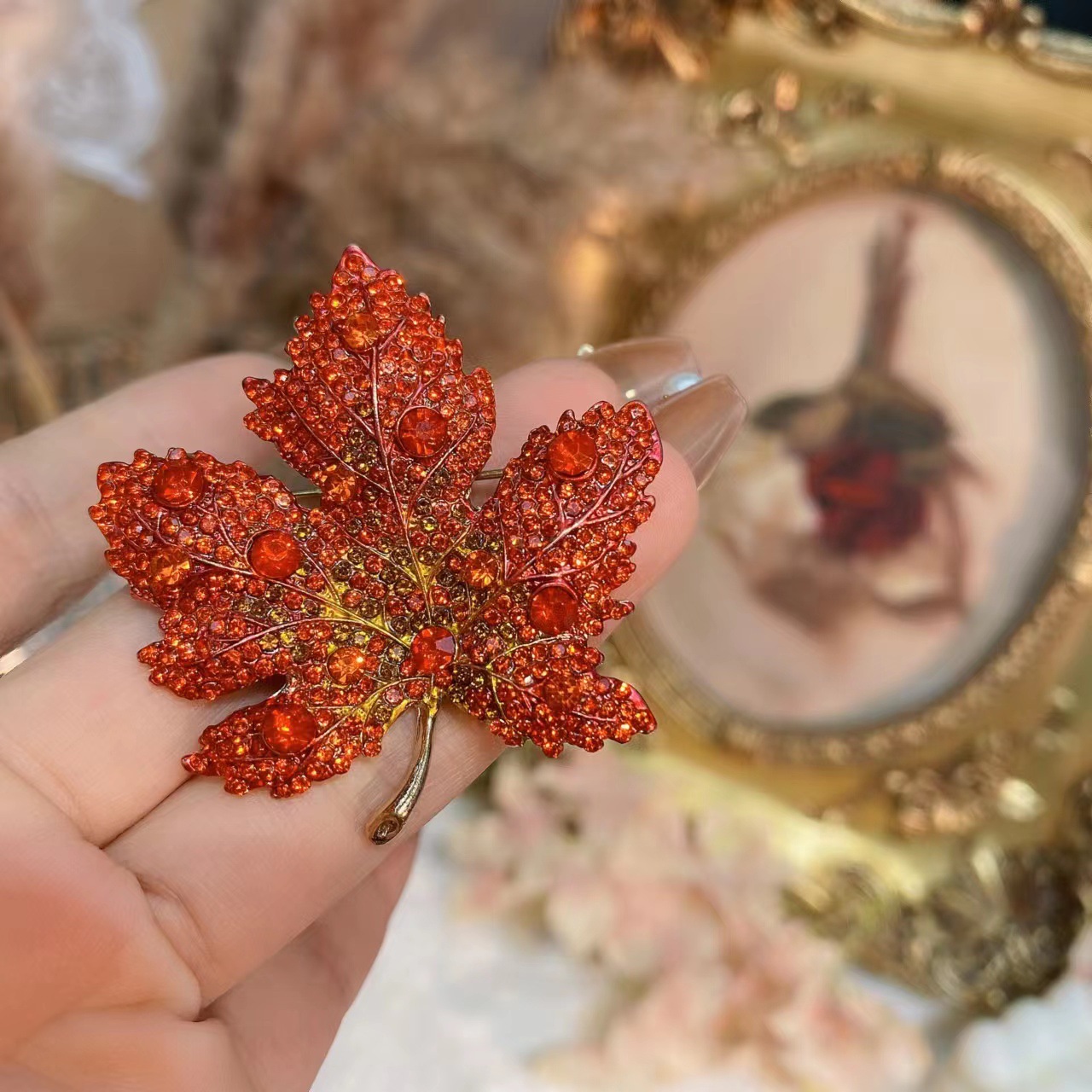 Luxury Maple Leaf Brooch With Full Diamond Inlay For Women_voghion.com