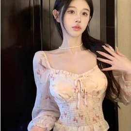 辣妹多巴胺法式小众方领露锁骨衬衣女设计感碎花衬衫夏纯短款上衣