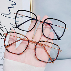 Unisex Fashionable, Personalized, Ready-to-Wear Retro Style, Internet-Famous Artistic Eyeglass Frames—Simple Gray Lenses with UV Protection