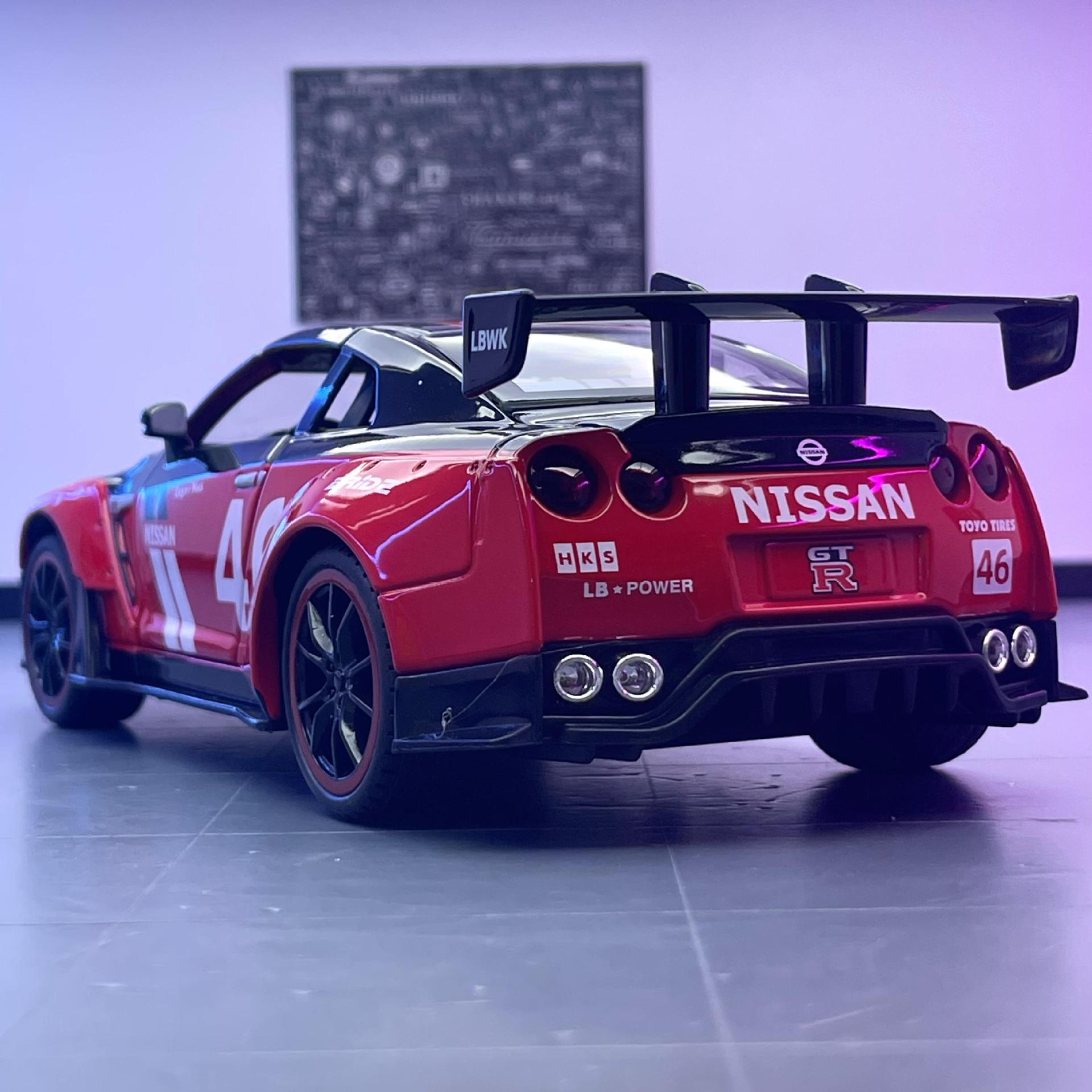 Jiaye aleación coche Modelo 1 :22 dongqi Señor de la guerra GTR coche deportivo Tire hacia atrás sonido y luz coche de juguete sonido y luz modelo adornos