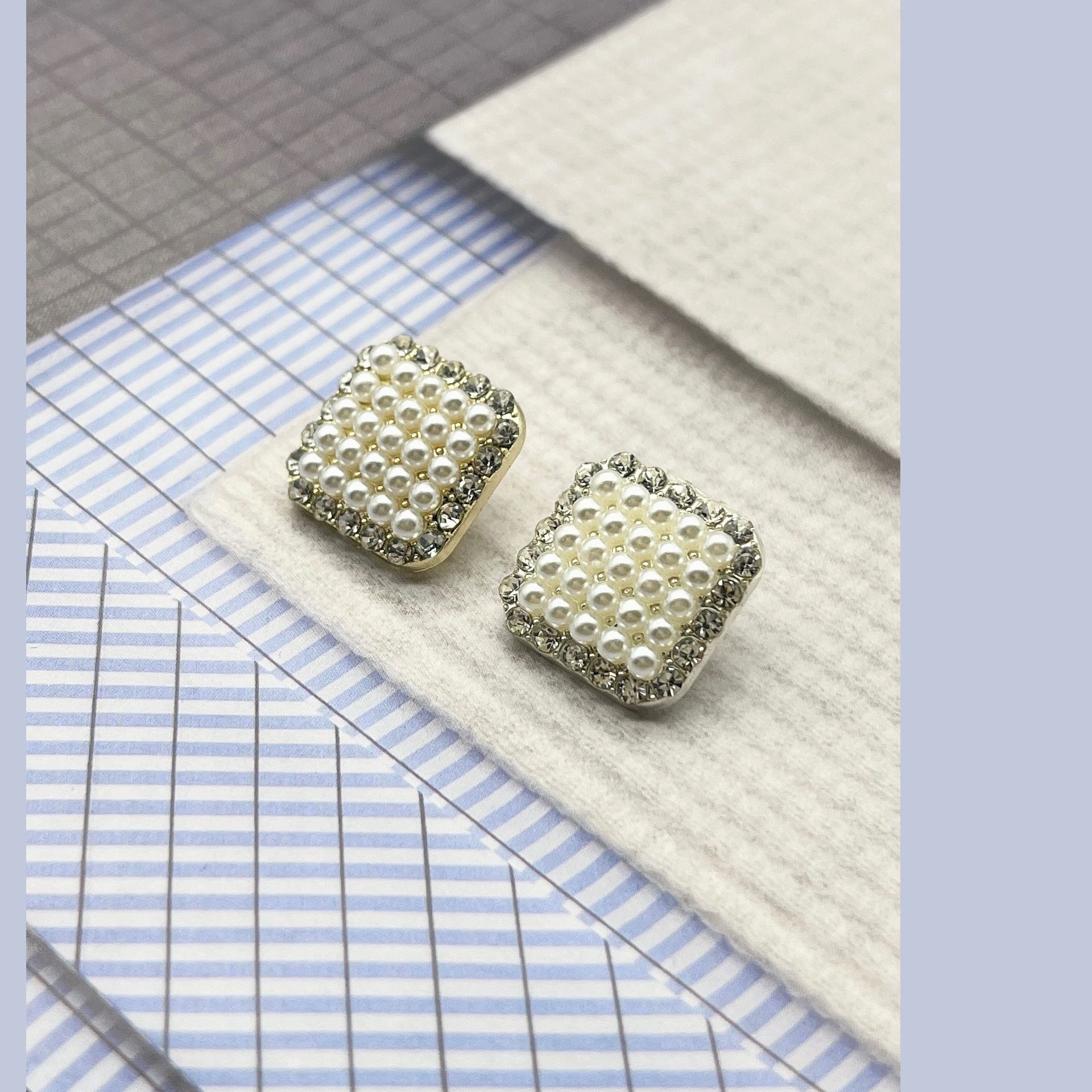 Fashionable square metal suit