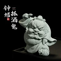 Антикварный бутик Зеленый песчаный камень Zhong Kui Grab Призрачный чай Украшения для домашних животных Творческий дом Гостиная Настольные украшения Можно поднять чай, чтобы играть