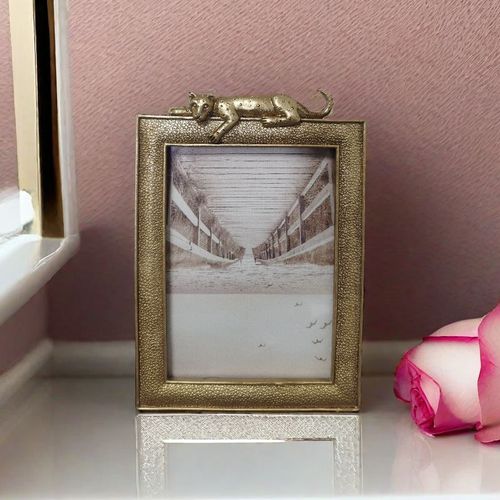 European photo frame, light luxury American European style bedroom table, high-end creative wedding photo frame, wedding photo frame