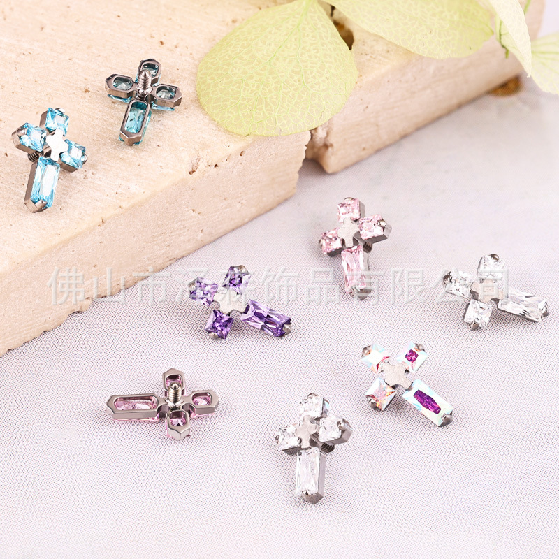 Silver pointed spike labret stud material detail