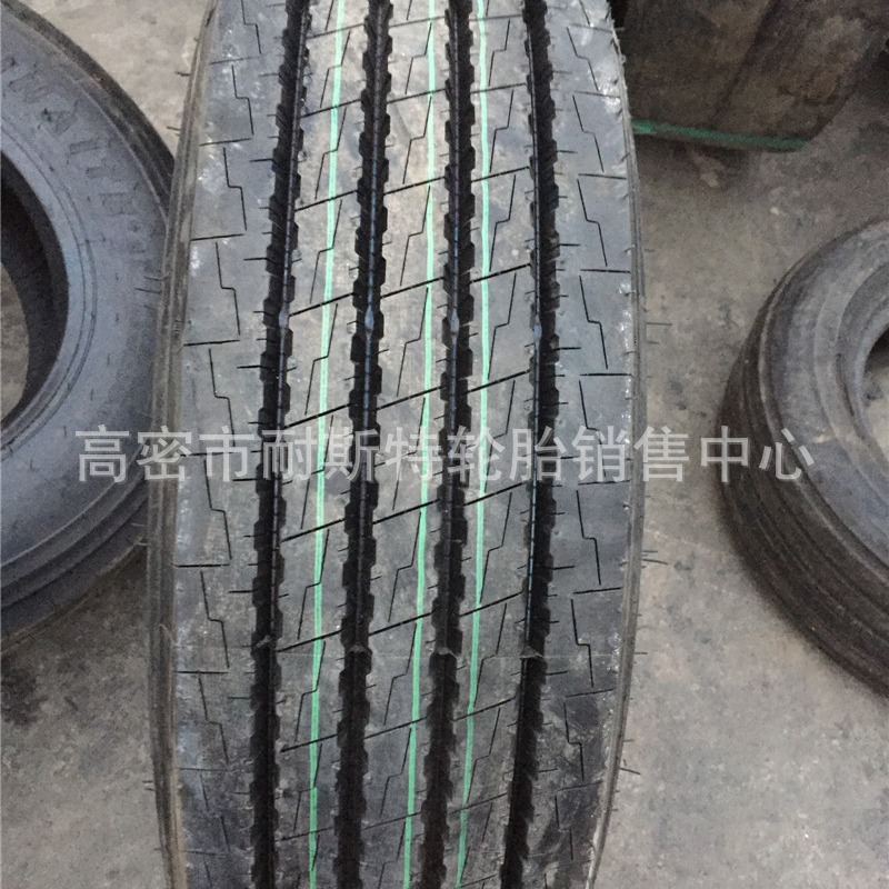 现货供应  平板车轮胎235/75R17.5客车钢丝轮胎