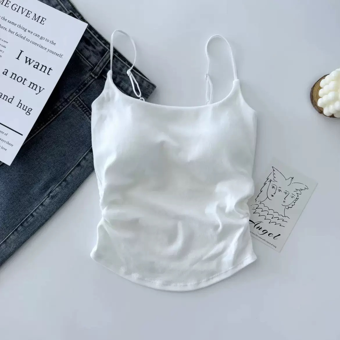 Nuevo diseño puro dulce y picante, camisola plisada, ropa exterior femenina, con almohadilla para el pecho, ropa de espalda delgada y hermosa, verano