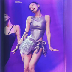 金智尼jennieは同じタイプのブラックピンクの女性団の公演の服装のジャズの舞台の服装の歌の服のスーツを打ちます。