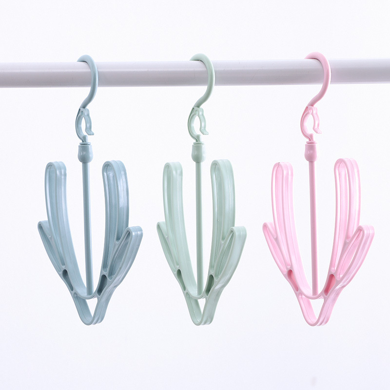 The shoe rack can dry shoes and shoe laces, and it can also hang thick items.