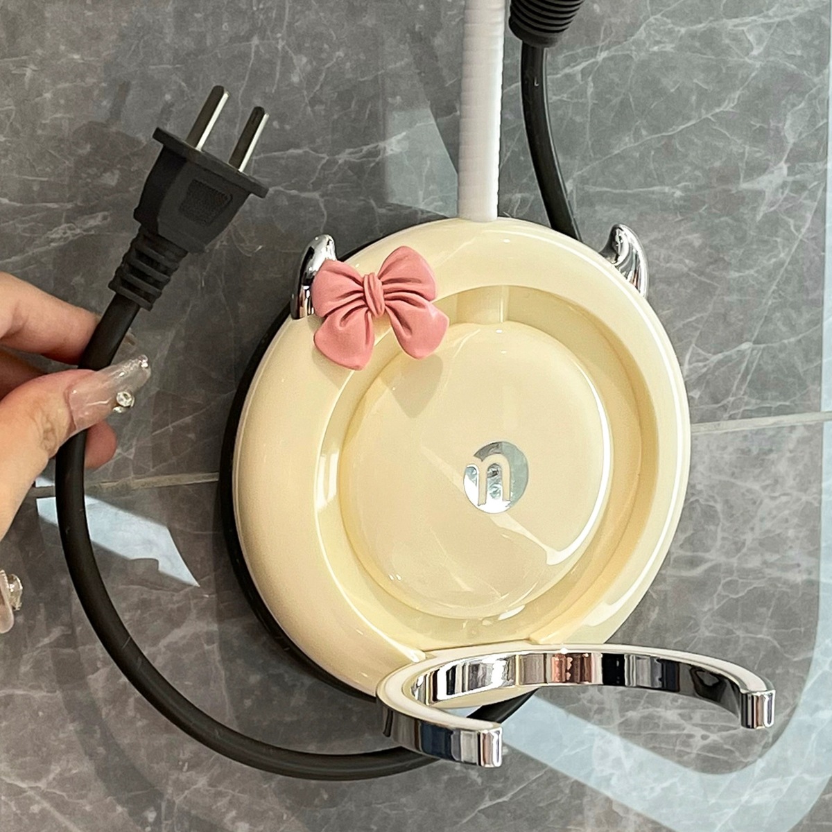 Secador de pelo perezoso soporte montado en la pared Punch-free mano-libre de mano libre secador de pelo rack de almacenamiento