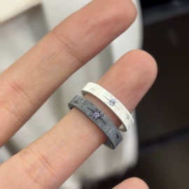 戒指;项链;耳钉