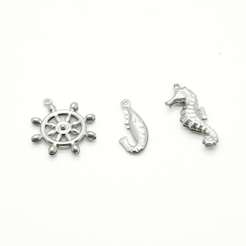 New stainless steel jewelry accessories bracelet necklace pendant animal hollow pendant DIY handmade pendant wholesale