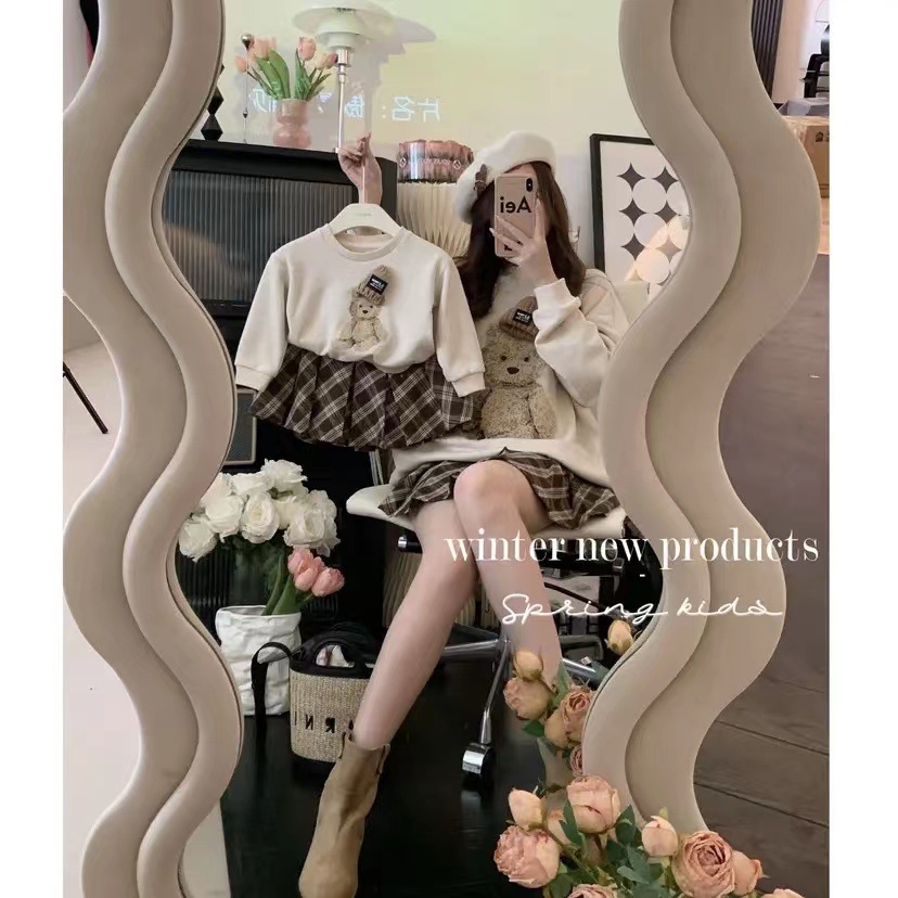 Women's Round Neck Sweater - Style Image 6