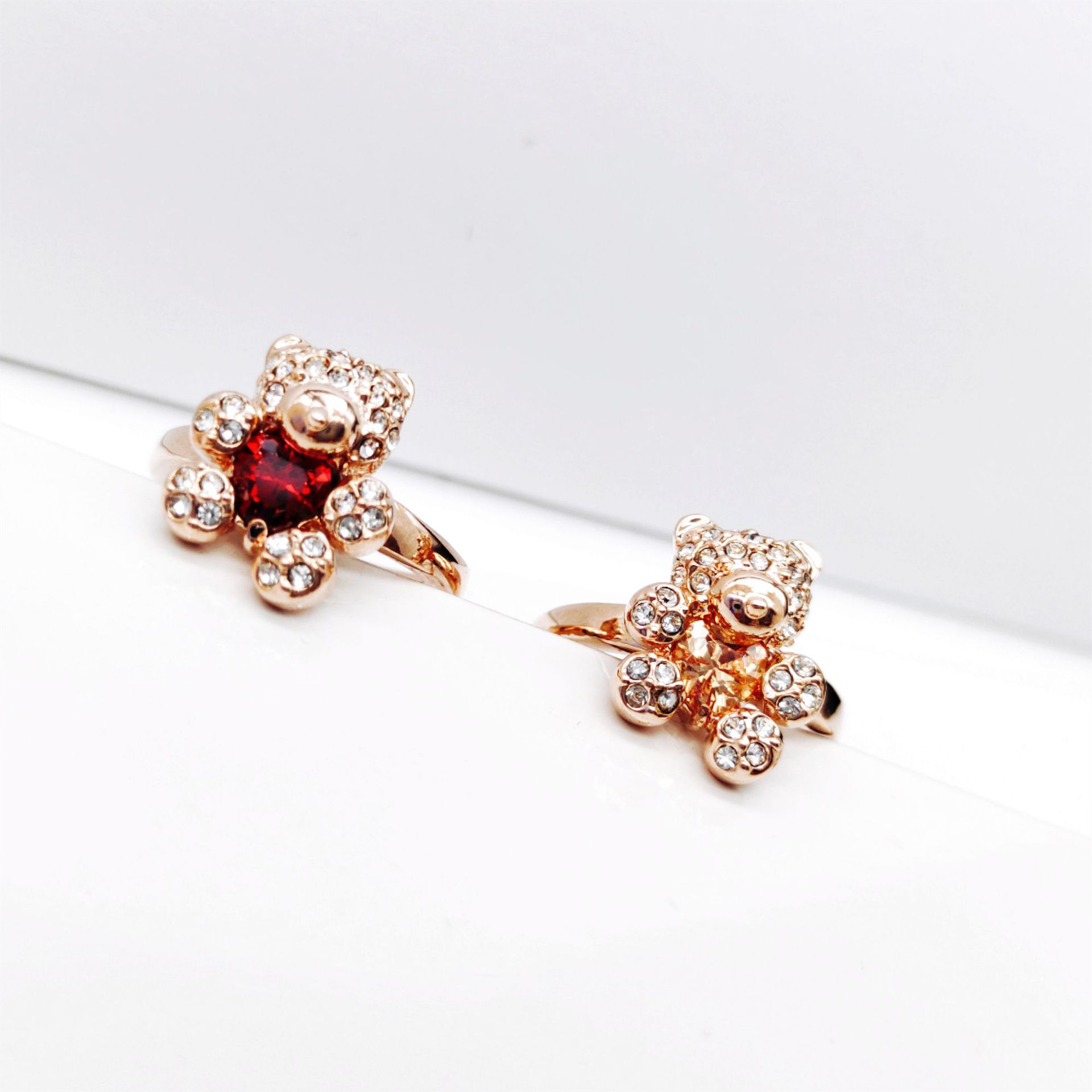 �պ���Լ���Կ�ͨС������ˮ����ָ�ɰ�����õ���ɫŮ����ָ����