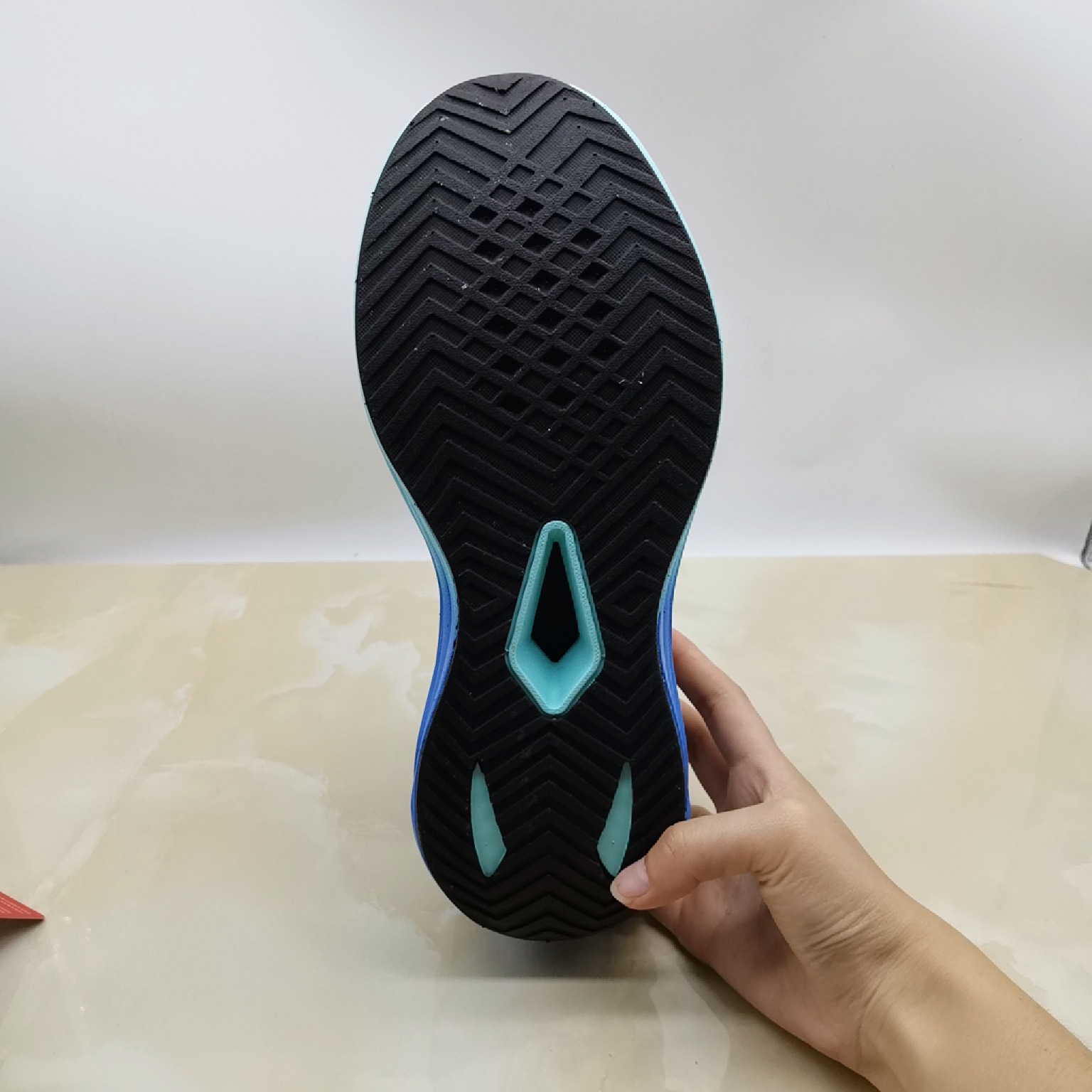 Fujian zapatos de otoño de 2025, nuevos zapatos escolares de tamaño grande, zapatos de carrera clásicos, zapatos de baloncesto deportivos de estudiantes