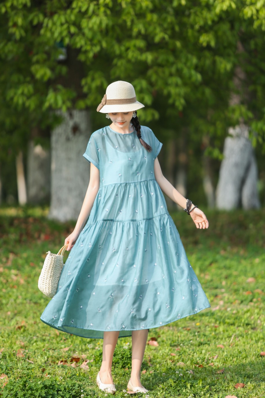 民族风重工刺绣短袖圆领蛋糕裙夏季透气薄款时尚纯色气质大摆长裙