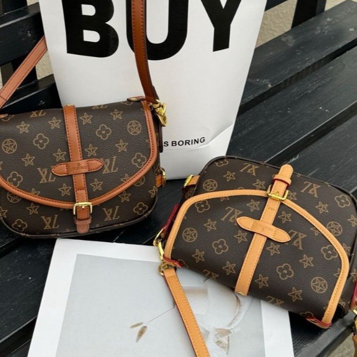 双子星斜跨包轻奢小方包女式新款百搭单肩斜挎通勤小众复古马鞍包