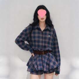 早秋藏青格纹套装女 翻领宽松收腰衬衫配腰带显瘦短裤两件套