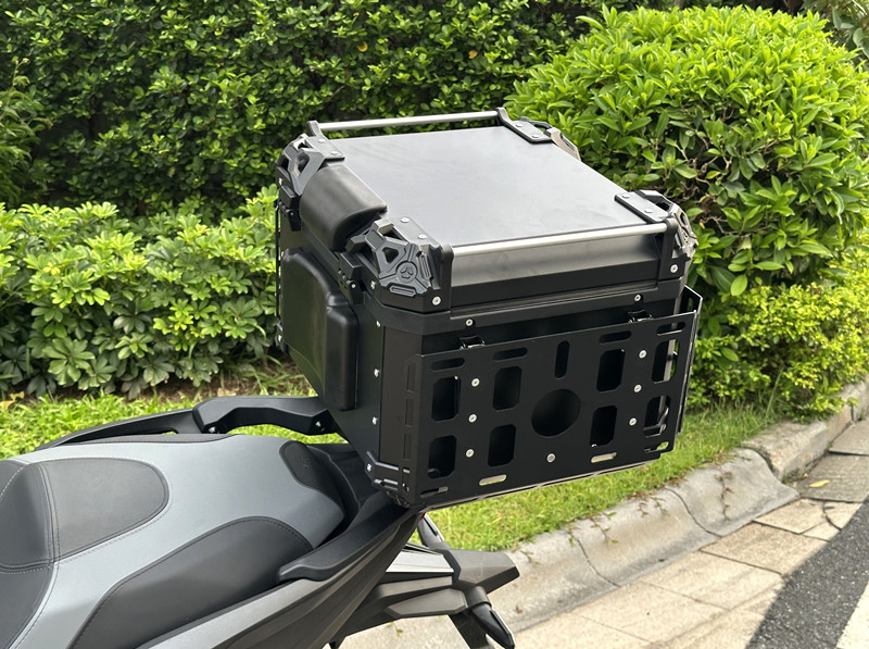 45L Motorcycle Armored Tail Box, Aluminum Alloy Tail Box, 55L Multifunctional Portable Trunk with Base Plate for Electric Vehicles