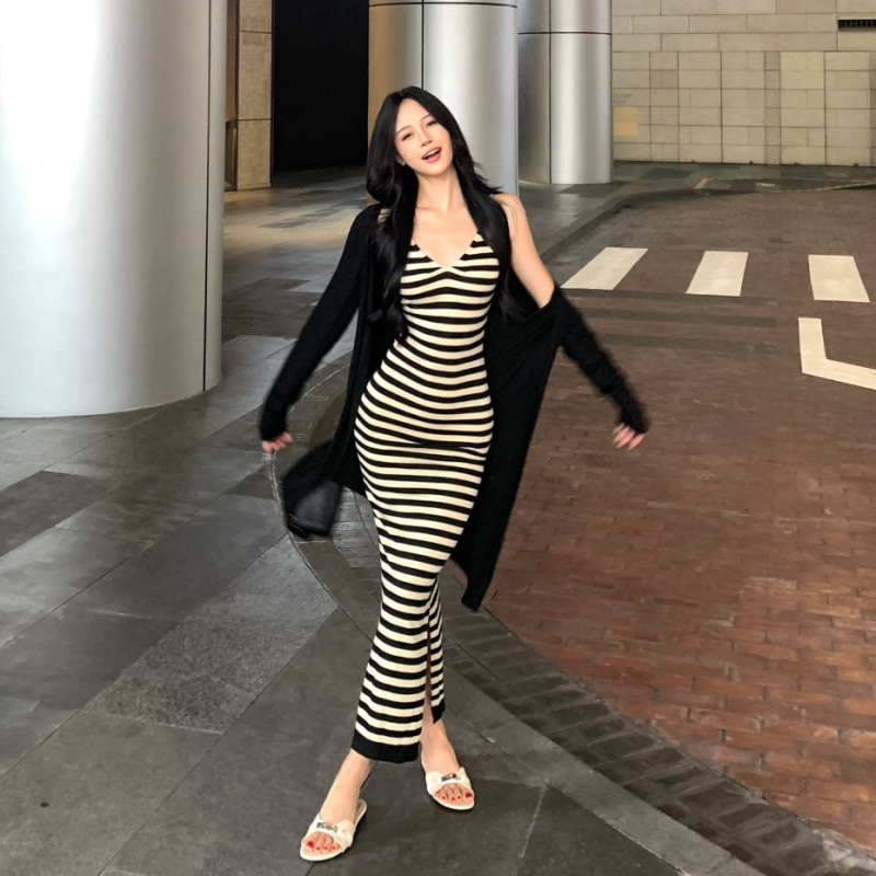 Contrast Color Stripesd V-Neck Knitted Suspender Dress for Women Autum Elastic Waist Slit Skirt Slim Hip-Hugging Long Skirt Contrast Color Stripesd V-Neck Knitted Suspender Dress for Women Autum Elastic Waist Slit Skirt Slim Hip-Hugging Long Skirt