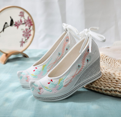 Fairy Chinese folk dance hanfu shoes old Beijing cloth shoes women bottom hanfu embroidered shoes