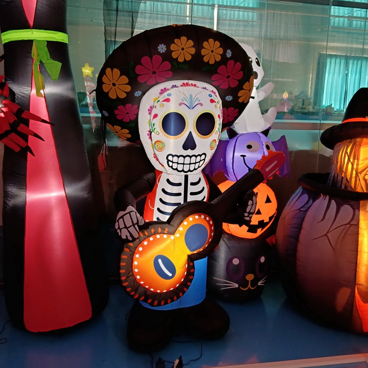Transfronterizo mexicano Día de los Muertos Día de los Espíritus Guitarra Esqueleto Halloween Inflatable Festa Decoración Fantasma