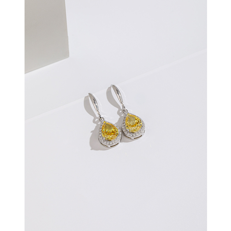S925 plata esterlina Diamante de alto carbono diamante cuadrado aretes nicho femenino temperamento hielo flor Corte pendientes cuadrados exquisitos pendientes de alto grado