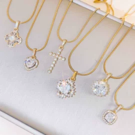 项链;戒指;手镯