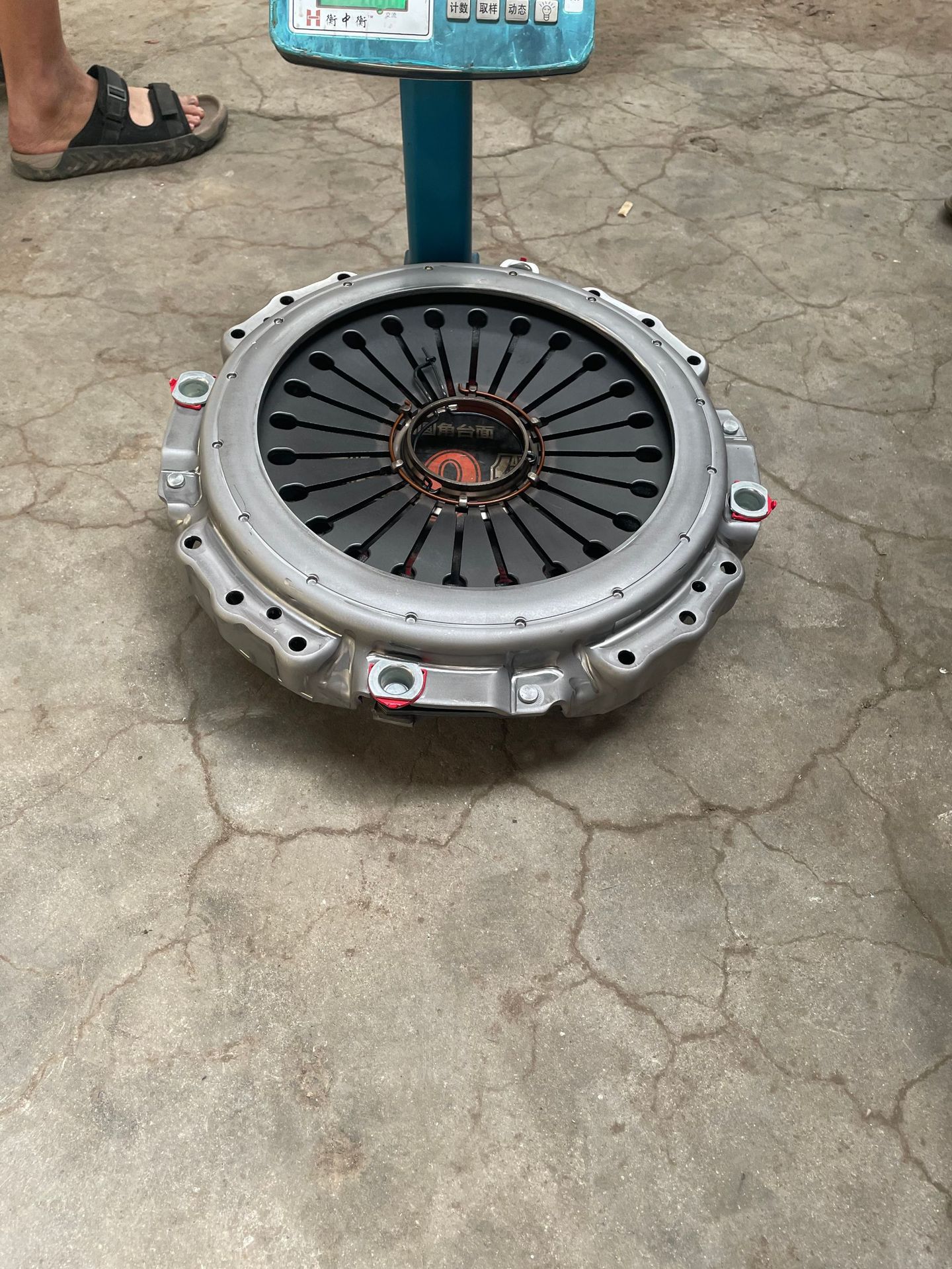 DS380 clutch pressure plate, compatible with 1601N12-090 Tianjin Dongfeng 153 and Foton Auman, directly from the factory