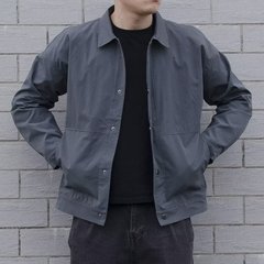 春と秋のコートの男性韓国版のファッションはカジュアルでゆったりしていてかっこいいです。