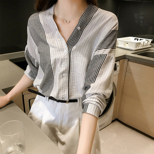 Early Autumn Women's New Loose BF Striped Shirt Women's Long-sleeved V-neck Top Korean Style French Shirt Base Shirt Trendy