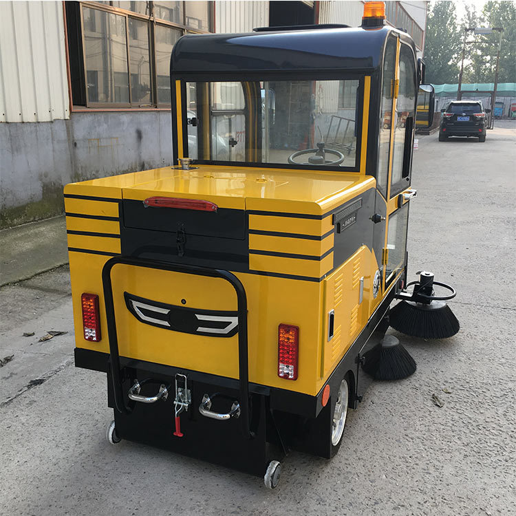 聚仁全封闭扫地车驾驶式电动扫地机四轮扫地车