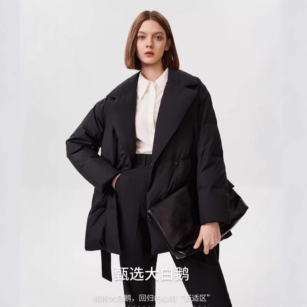 Longzi White Goose Down 우아한 하이 엔드 비즈니스 블랙 세트 허리 다운 재킷 여성 디자인 센스 겨울 새로운 스타일