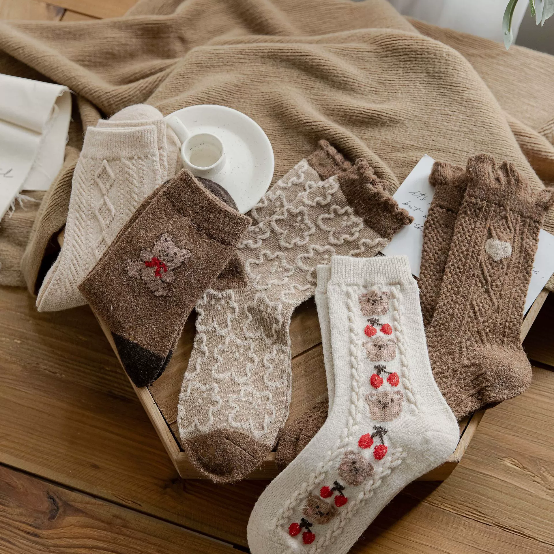 Woolen retro knee socks with bears - soft, cozy, fashionable; in Red, Biscuit, White Love, Cherry, Beige