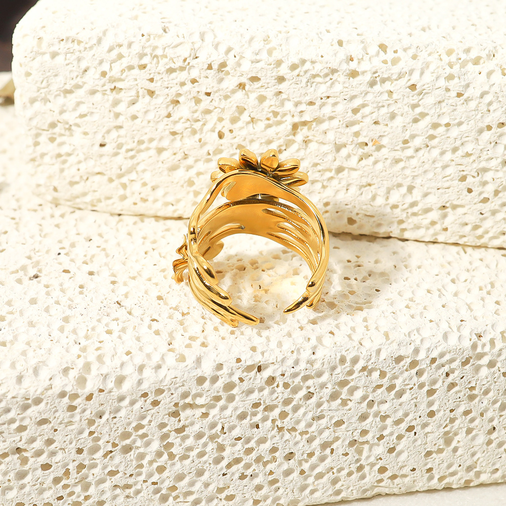 Anneau ouvert en acier au titane avec fleur de soleil et perle rouge avec placage d'or incolore, pièce à main polyvalente_voghion.com