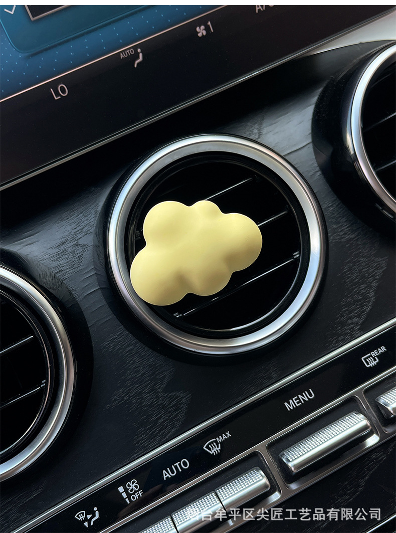 Ins Car Air Freshener Car Air Conditioning Vent Decoration Light Fragrance Car Interior Accessories Gift Vent Clip