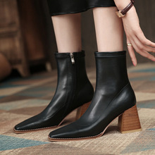 韓版氣質小方頭通勤瘦瘦靴2021冬新款木紋粗高跟彈力包腿短靴子女